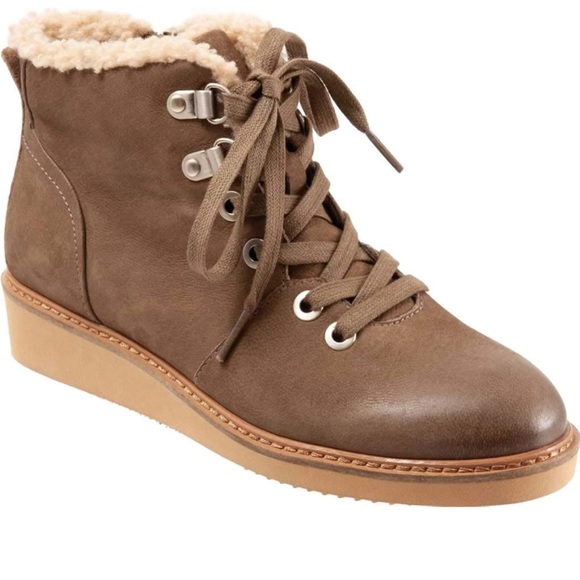 NWT-SoftWalk Women's Lace Up Boots, size 9 - Picture 1 of 13